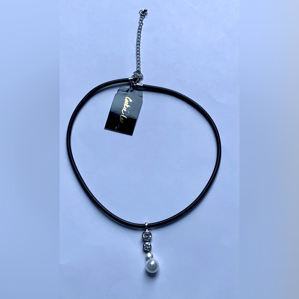 🗝️ Genuine Cubic Zirconia with Faux Pearl Pendant on a Faux Black Leather Rope - Picture 5 of 8